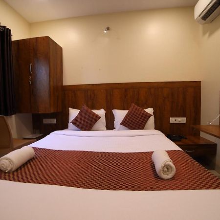 Oyo 8757 Prakash Inn Bombaim Exterior foto