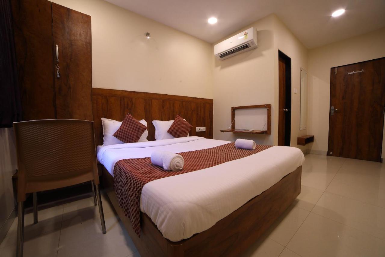 Oyo 8757 Prakash Inn Bombaim Exterior foto